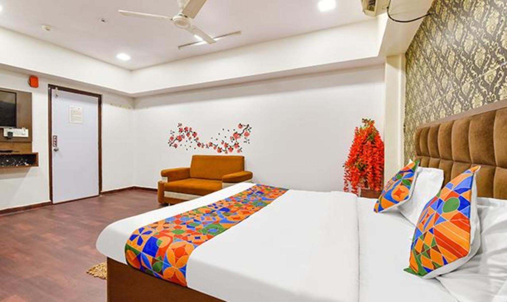Fabhotel Blue Moon I Ахмедабад Экстерьер фото